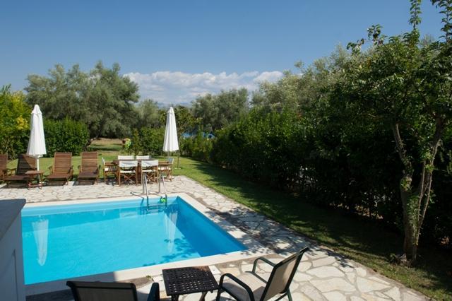 Foto villa aan zee Episkopos aan zee zwembad en tuin